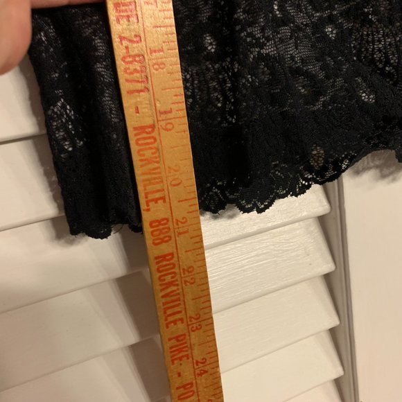 Central Park West New York Black Lace Lined V-Neck Top XS - Picture 9 of 16